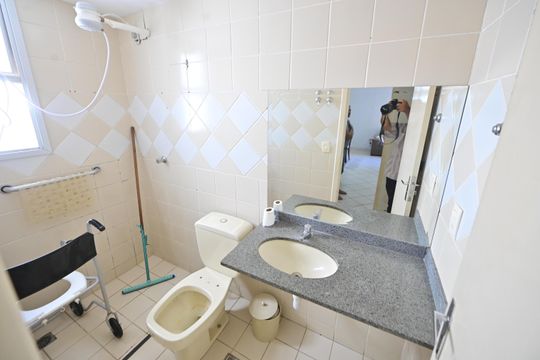 Banheiro da Suíte de apartamento para alugar com 2 quartos, 61m² em Setor Bueno, Goiânia