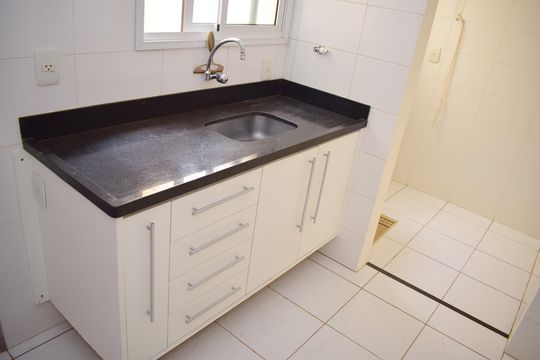 Cozinha de apartamento para alugar com 2 quartos, 95m² em Bosque das Juritis, Ribeirão Preto