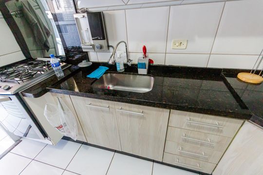 Cozinha de apartamento à venda com 2 quartos, 56m² em Jardim Santo Alberto, Santo André