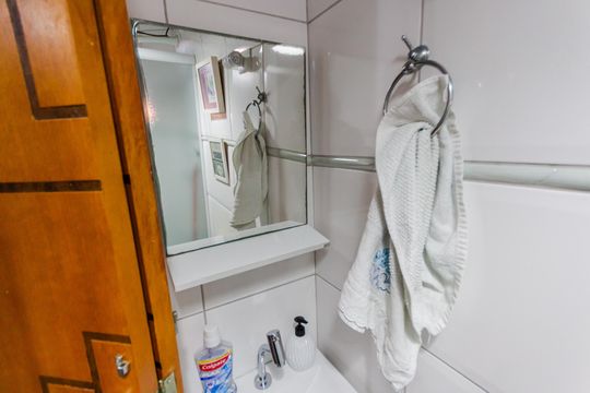 Banheiro de apartamento à venda com 2 quartos, 56m² em Jardim Santo Alberto, Santo André