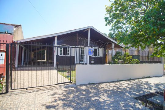 Fachada de casa à venda com 4 quartos, 100m² em Campina, São Leopoldo
