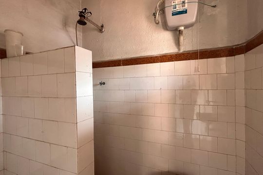 Banheiro de serviço de casa à venda com 2 quartos, 280m² em Jardim Santo Elias, São Paulo