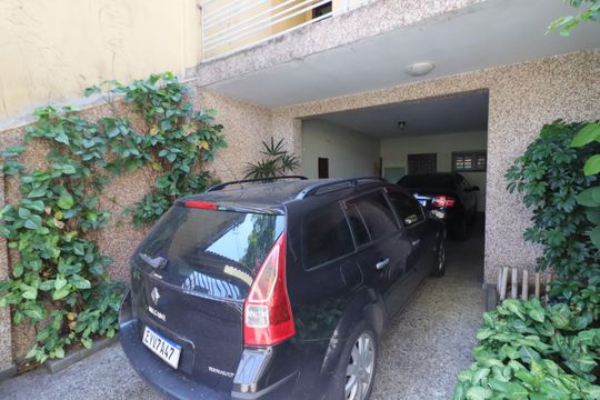 Garagem de casa à venda com 3 quartos, 220m² em Vila Yara, Osasco