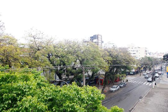 Quarto 1 Vista de apartamento para alugar com 2 quartos, 76m² em Jardim Botânico, Porto Alegre