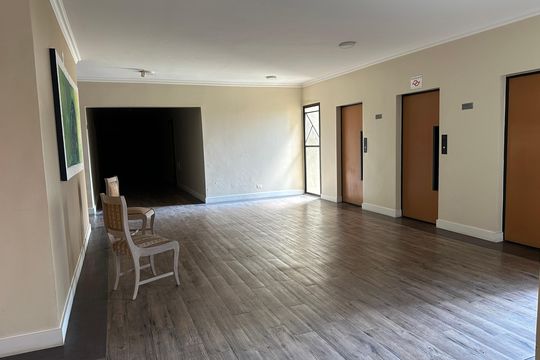 Hall de entrada de apartamento à venda com 1 quarto, 65m² em Alphaville Industrial, Barueri