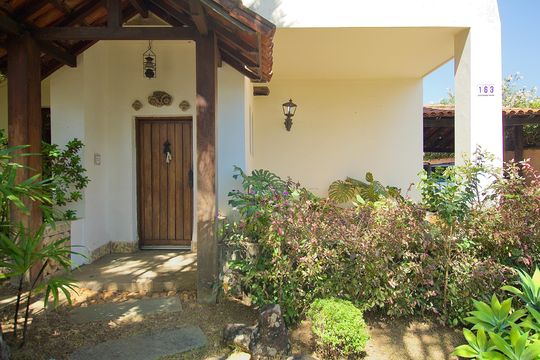 Fachada de casa à venda com 3 quartos, 485m² em Pampulha, Belo Horizonte