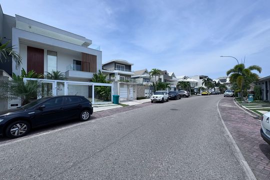 Fachada de casa de condomínio à venda com 5 quartos, 407m² em Vargem Grande, Rio de Janeiro