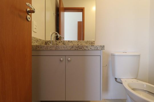 Banheiro da Suíte de apartamento para alugar com 2 quartos, 70m² em Quintas de São José, Ribeirão Preto
