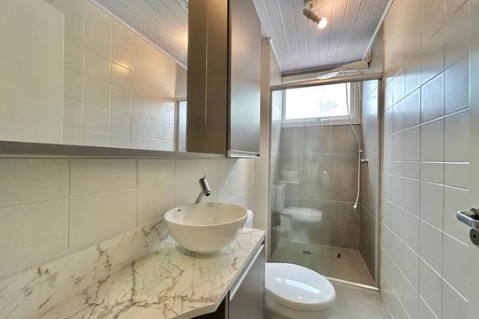 Banheiro de apartamento à venda com 1 quarto, 60m² em Centro, São Leopoldo