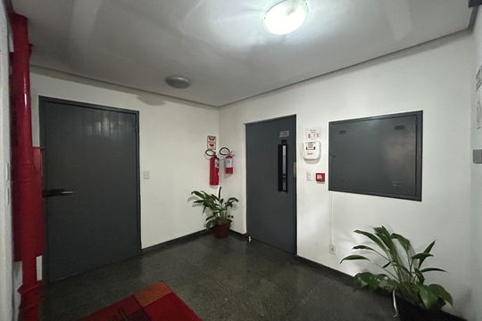 Hall de entrada de apartamento à venda com 1 quarto, 60m² em Centro, São Leopoldo