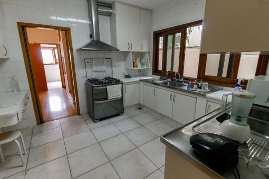 Cozinha de casa para alugar com 7 quartos, 1000m² em Vila Tramontano, São Paulo