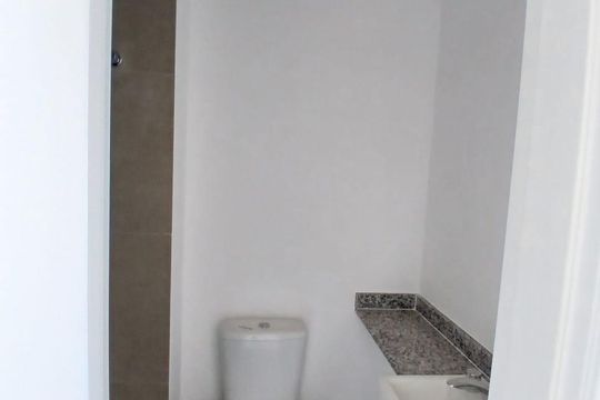 Banheiro Social de kitnet/studio para alugar com 1 quarto, 27m² em Moema, São Paulo
