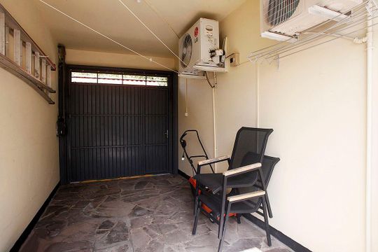 Quintal de casa à venda com 3 quartos, 350m² em Partenon, Porto Alegre