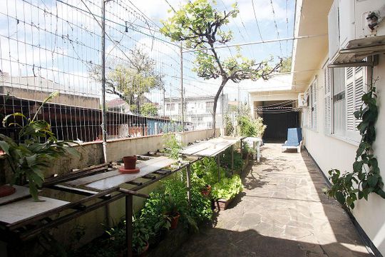 Quintal de casa à venda com 3 quartos, 350m² em Partenon, Porto Alegre