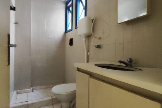 Banheiro Social de kitnet/studio para alugar com 1 quarto, 25m² em Centro, São Leopoldo