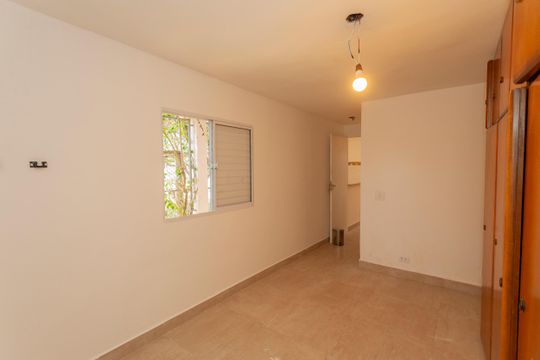 Quarto da Edícula de casa à venda com 4 quartos, 420m² em Jardim Prudência, São Paulo
