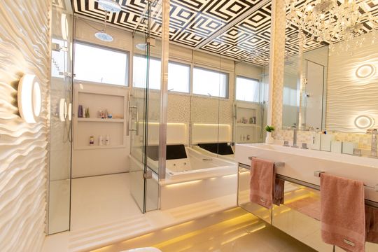 Banheiro da Suíte 1 de casa de condomínio à venda com 5 quartos, 460m² em Alphaville Dom Pedro, Campinas