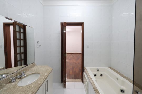 Banheiro da Suíte de casa à venda com 3 quartos, 210m² em Vila Carrão, São Paulo