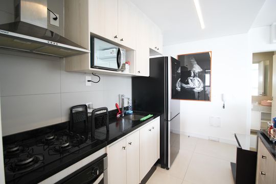 Cozinha de apartamento à venda com 2 quartos, 109m² em Vila Nova Conceição, São Paulo