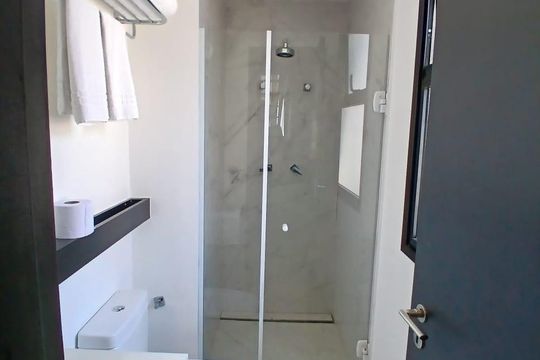 Banheiro da Suíte de apartamento à venda com 1 quarto, 55m² em Bairro da Liberdade, São Paulo