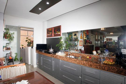 Cozinha de apartamento à venda com 2 quartos, 65m² em Floresta, Porto Alegre