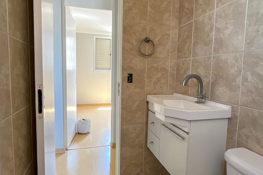 Banheiro Social de apartamento para alugar com 3 quartos, 64m² em Vila dos Remédios, São Paulo