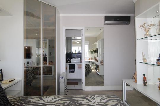 Suíte  de apartamento à venda com 3 quartos, 86m² em Passo D’areia, Porto Alegre