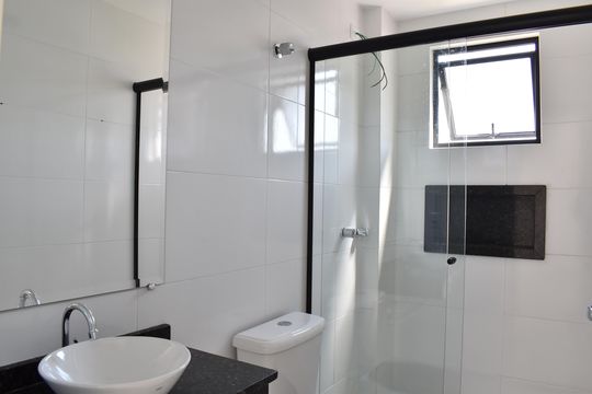 Banheiro de apartamento para alugar com 2 quartos, 75m² em Jardim das Américas, Curitiba