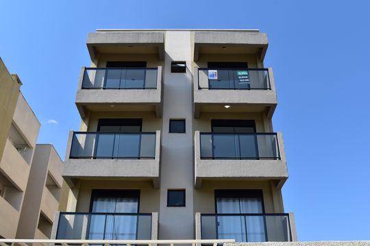 Fachada com Plaquinha de apartamento para alugar com 2 quartos, 75m² em Jardim das Américas, Curitiba