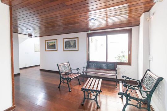 Hall de entrada de apartamento à venda com 2 quartos, 69m² em Centro Histórico, Porto Alegre