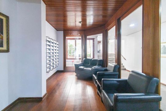 Hall de entrada de apartamento à venda com 2 quartos, 69m² em Centro Histórico, Porto Alegre