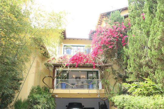 Casa de Condomínio para alugar com 6 quartos, 1200m² em Jardim Mediterraneo, Cotia