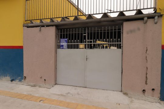Fachada com a Plaquinha IEBK-570 de casa à venda com 2 quartos, 147m² em Parque Central, Santo André