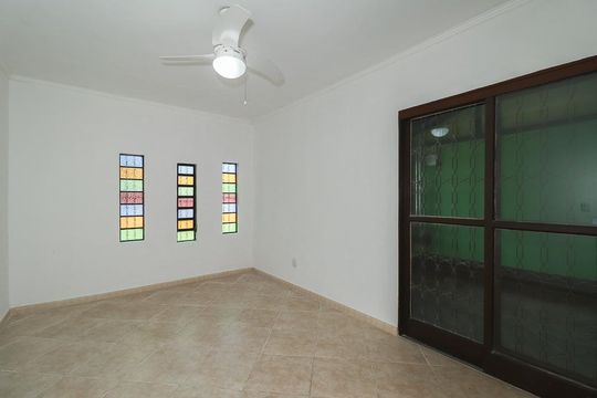 Casa à venda com 5 quartos, 220m² em Jardim do Salso, Porto Alegre