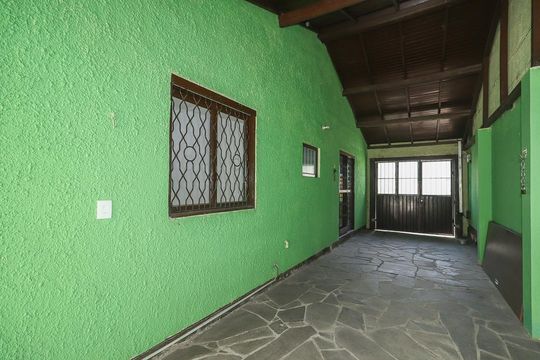 Garagem de casa à venda com 5 quartos, 220m² em Jardim do Salso, Porto Alegre