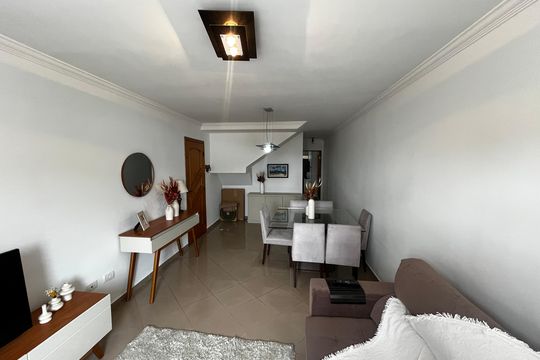 Sala de casa à venda com 3 quartos, 210m² em Parque Peruche, São Paulo