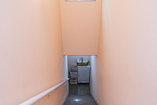Escada de casa à venda com 5 quartos, 330m² em Parque São Domingos, São Paulo