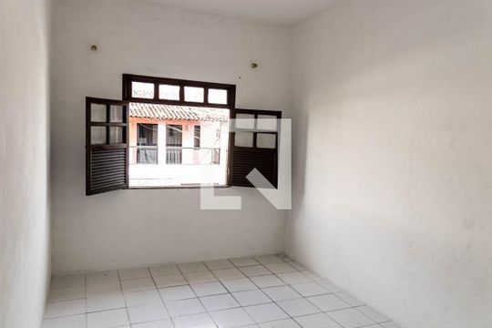 Casa de Condomínio para alugar com 3 quartos, 100m² em São Cristóvão, Salvador
