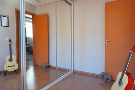Quarto 1 de apartamento para alugar com 2 quartos, 48m² em Humaitá, Porto Alegre