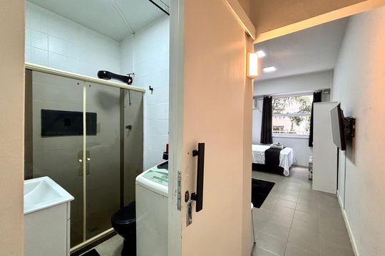 Banheiro social de apartamento à venda com 1 quarto, 35m² em Copacabana, Rio de Janeiro