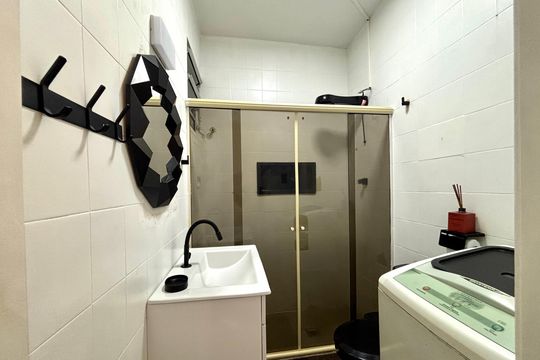 Banheiro social de apartamento à venda com 1 quarto, 35m² em Copacabana, Rio de Janeiro