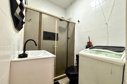 Banheiro social de apartamento à venda com 1 quarto, 35m² em Copacabana, Rio de Janeiro
