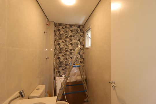 Banheiro de apartamento à venda com 1 quarto, 80m² em Parque das Nações, Santo André