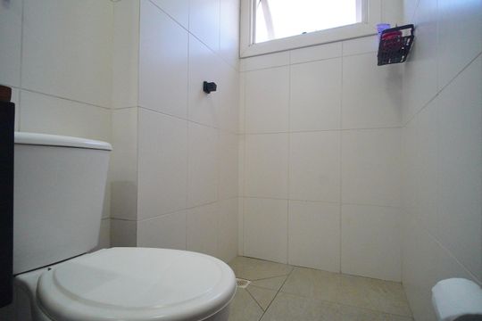 Banheiro Social de kitnet/studio para alugar com 1 quarto, 23m² em Pátria Nova, Novo Hamburgo