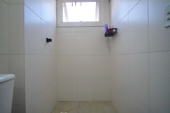 Banheiro Social de kitnet/studio para alugar com 1 quarto, 23m² em Pátria Nova, Novo Hamburgo