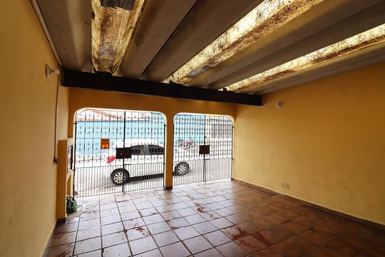 Garagem de casa à venda com 2 quartos, 140m² em Vila Alvinopolis, São Bernardo do Campo