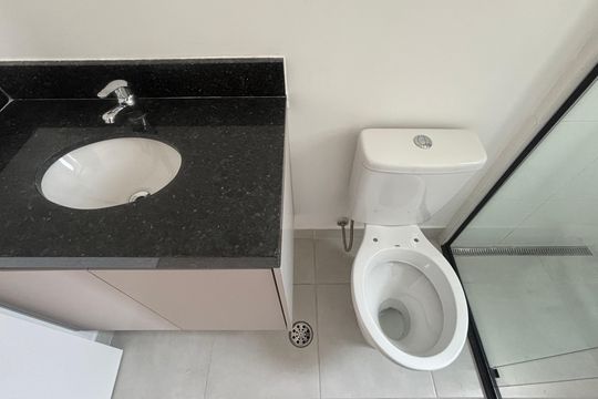 Banheiro da Suíte de apartamento à venda com 3 quartos, 65m² em Vila Assunção, Santo André