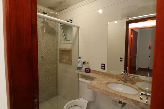 Banheiro Social de apartamento à venda com 2 quartos, 48m² em Vila Antonieta, São Paulo