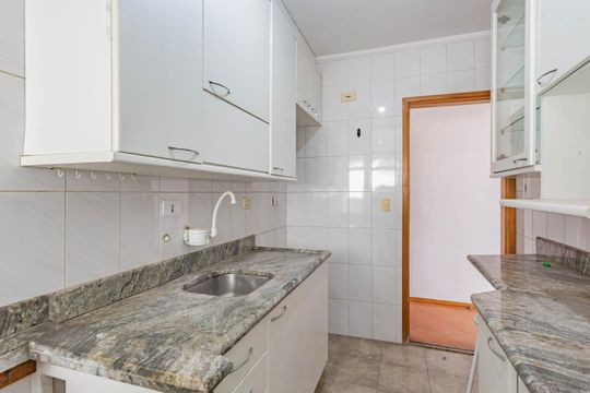 Cozinha de apartamento para alugar com 2 quartos, 65m² em Jardim da Saúde, São Paulo
