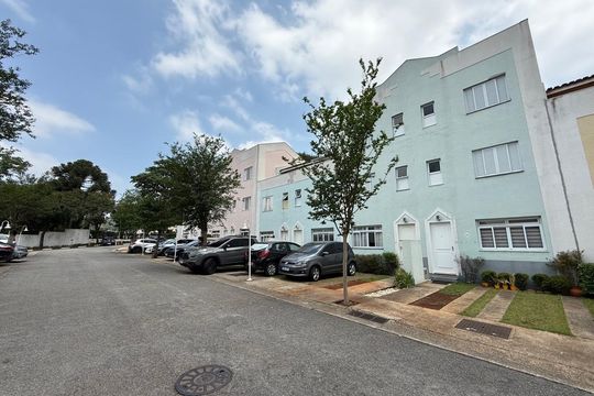 Casa de Condomínio à venda com 3 quartos, 205m² em Jardim Consorcio, São Paulo
